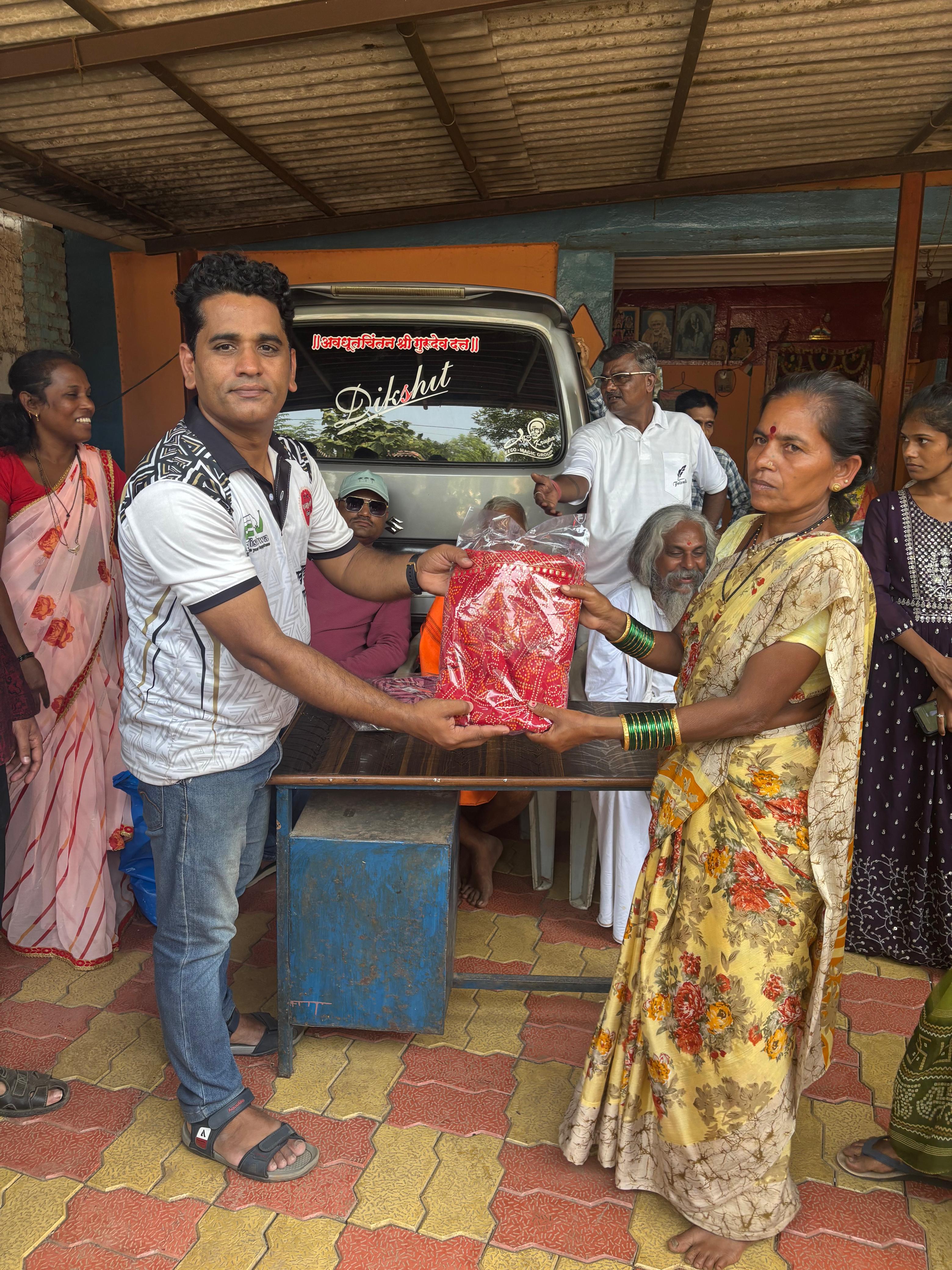 नवरात्री उत्सव : २०२५ -आदीवासी पाडयावर - साडया वाटप , करंजोन ,तिल्हेर पल्लीपाडा,पारोळ-डोंगरीपाडा 