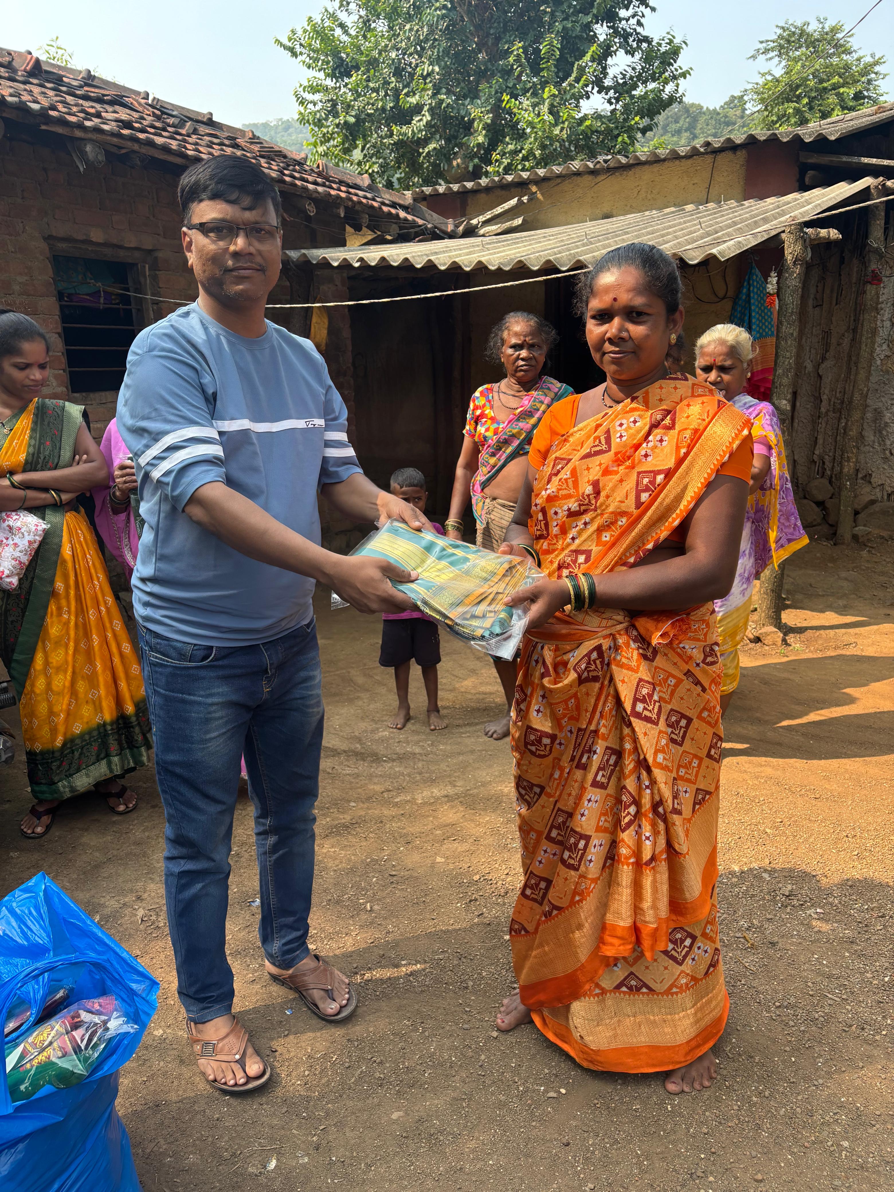 नवरात्री उत्सव : २०२५ -आदीवासी पाडयावर - साडया वाटप , करंजोन ,तिल्हेर पल्लीपाडा,पारोळ-डोंगरीपाडा 