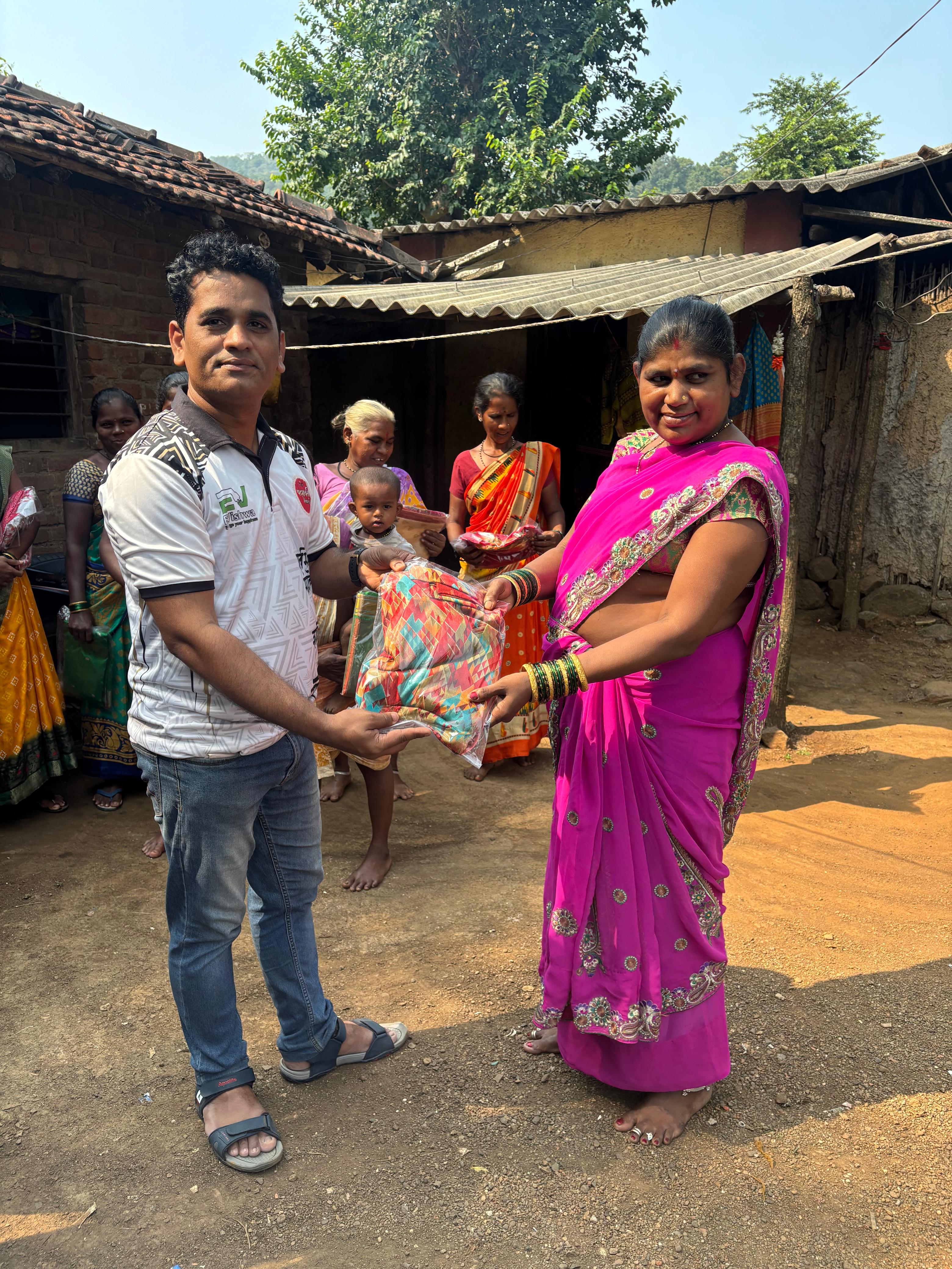 नवरात्री उत्सव : २०२५ -आदीवासी पाडयावर - साडया वाटप , करंजोन ,तिल्हेर पल्लीपाडा,पारोळ-डोंगरीपाडा 