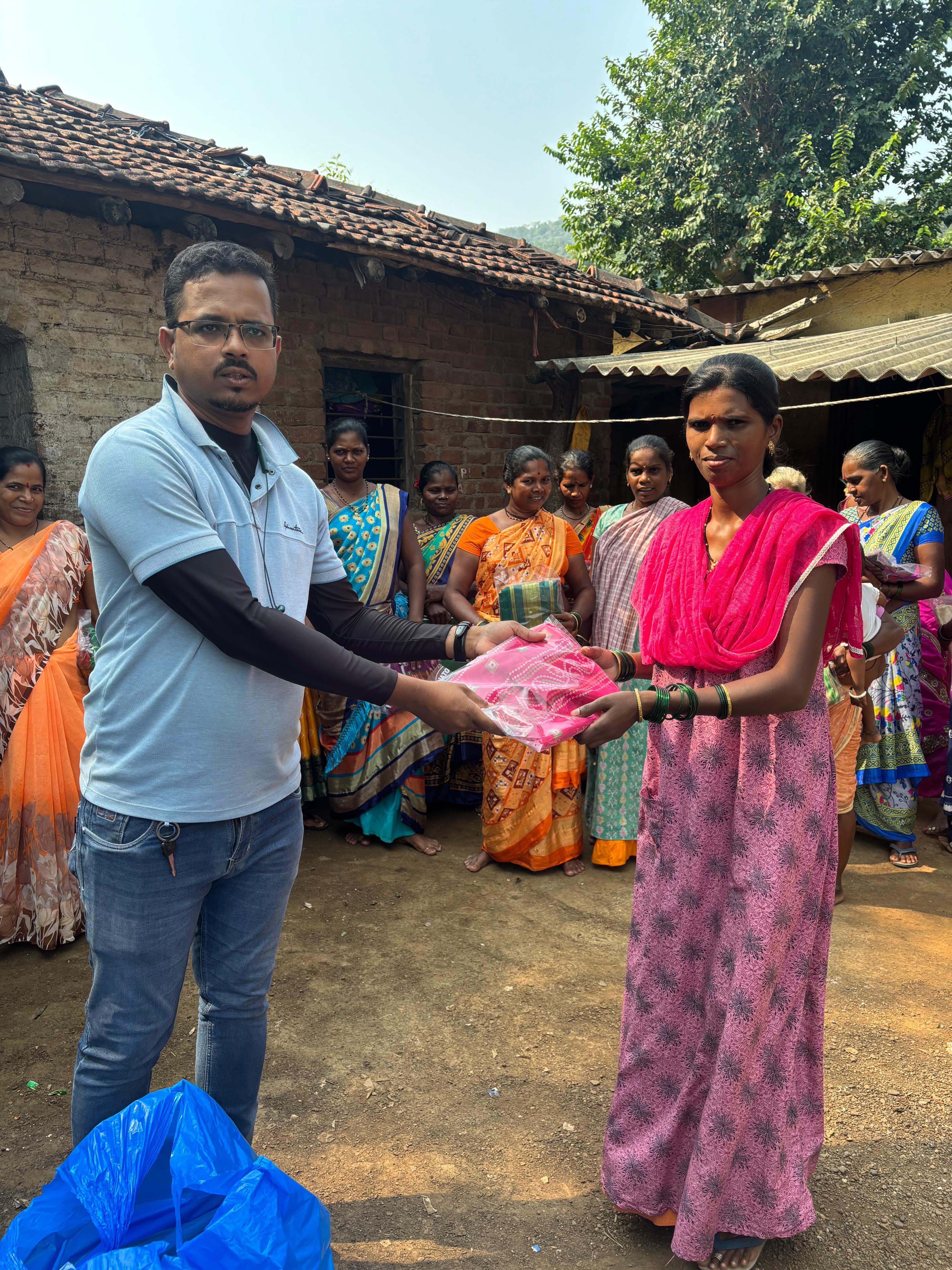 नवरात्री उत्सव : २०२५ -आदीवासी पाडयावर - साडया वाटप , करंजोन ,तिल्हेर पल्लीपाडा,पारोळ-डोंगरीपाडा 