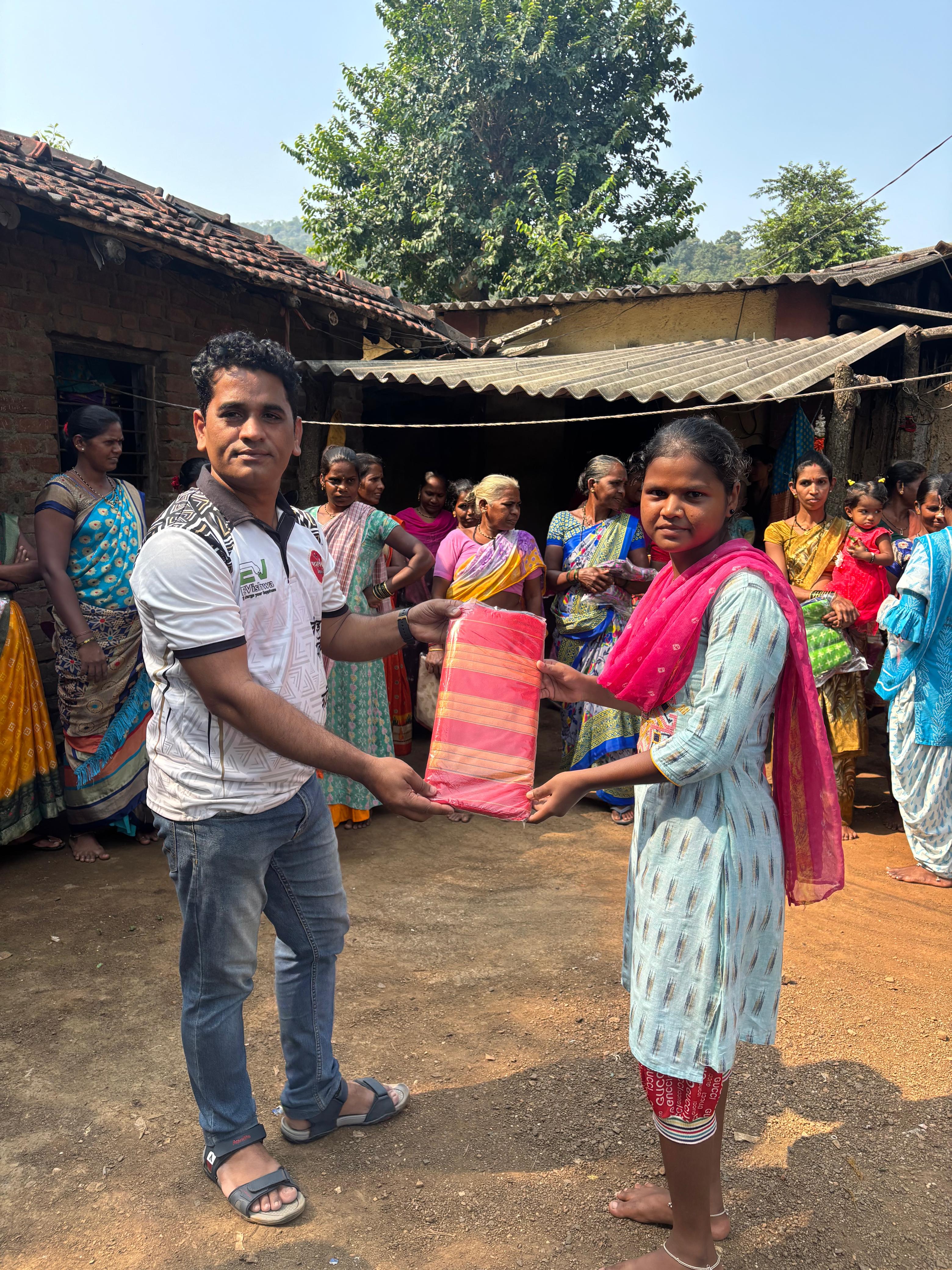 नवरात्री उत्सव : २०२५ -आदीवासी पाडयावर - साडया वाटप , करंजोन ,तिल्हेर पल्लीपाडा,पारोळ-डोंगरीपाडा 