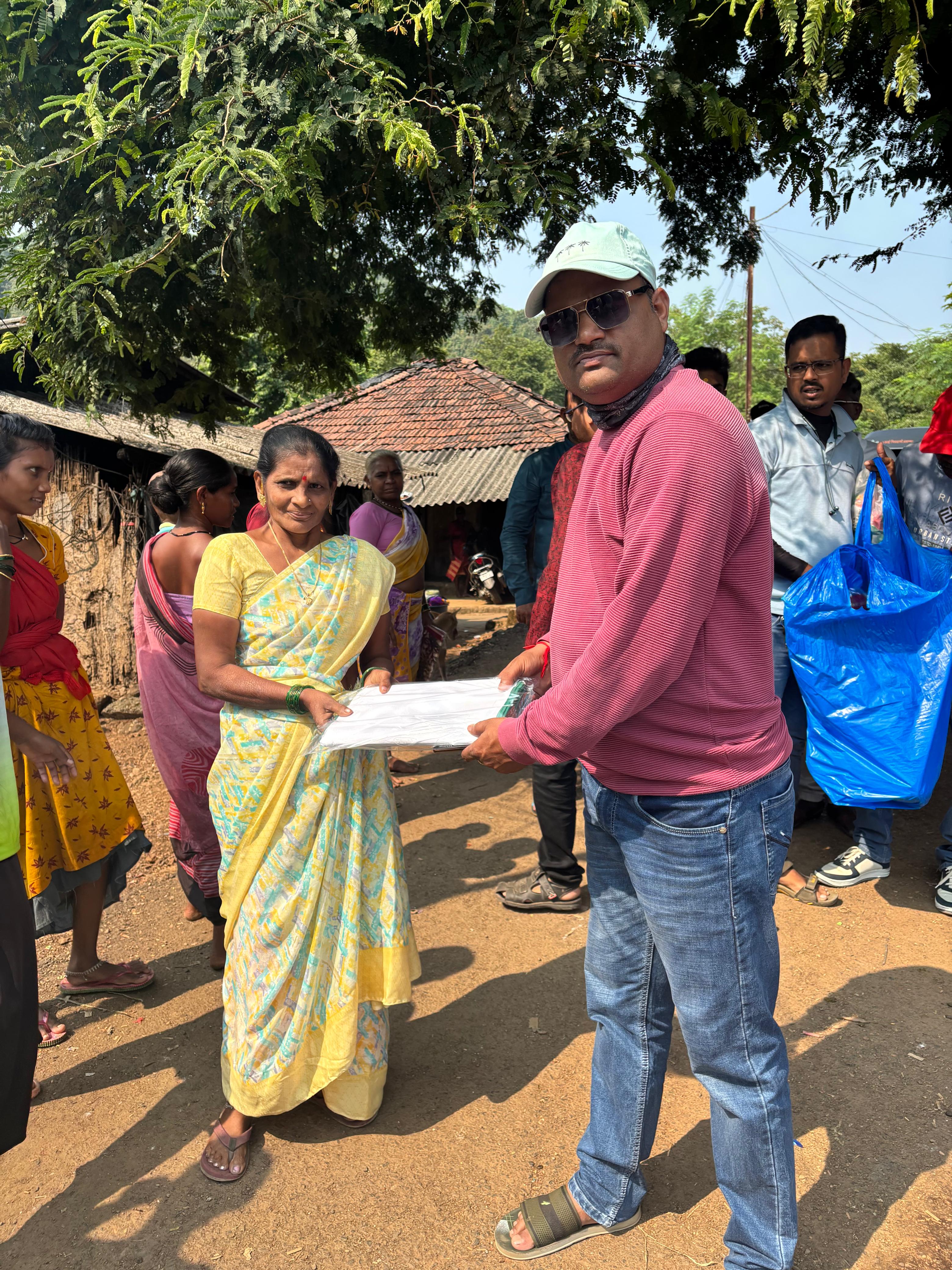 नवरात्री उत्सव : २०२५ -आदीवासी पाडयावर - साडया वाटप , करंजोन ,तिल्हेर पल्लीपाडा,पारोळ-डोंगरीपाडा 