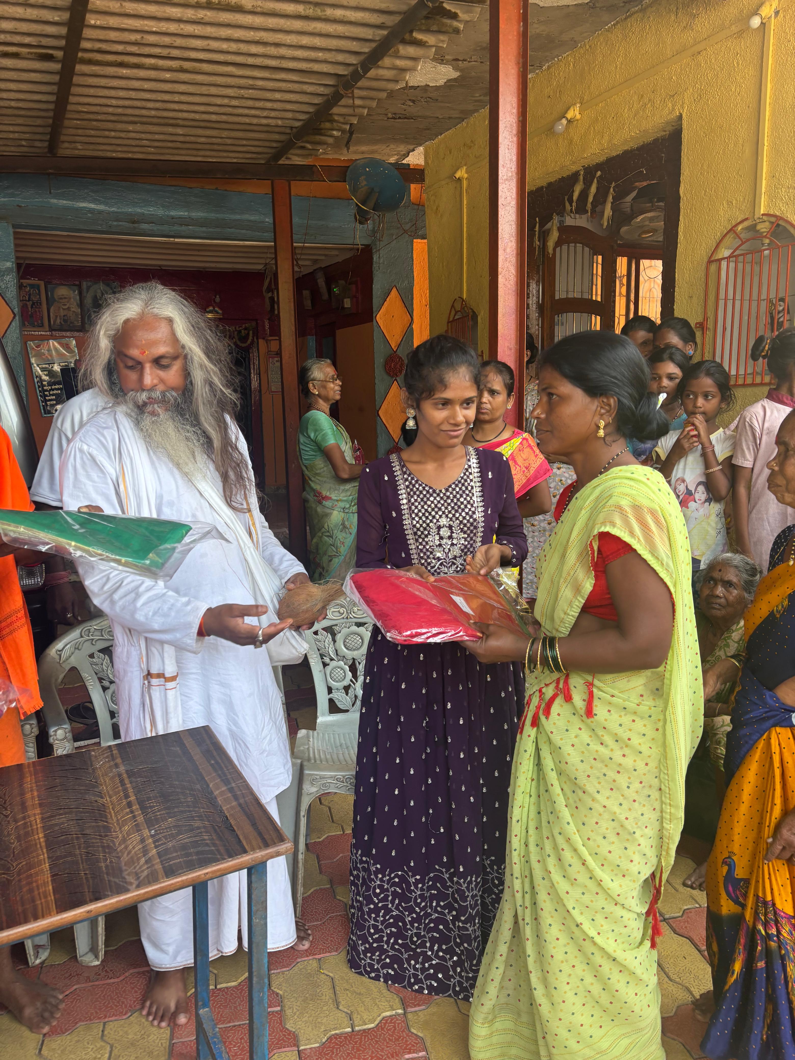 नवरात्री उत्सव : २०२५ -आदीवासी पाडयावर - साडया वाटप , करंजोन ,तिल्हेर पल्लीपाडा,पारोळ-डोंगरीपाडा 