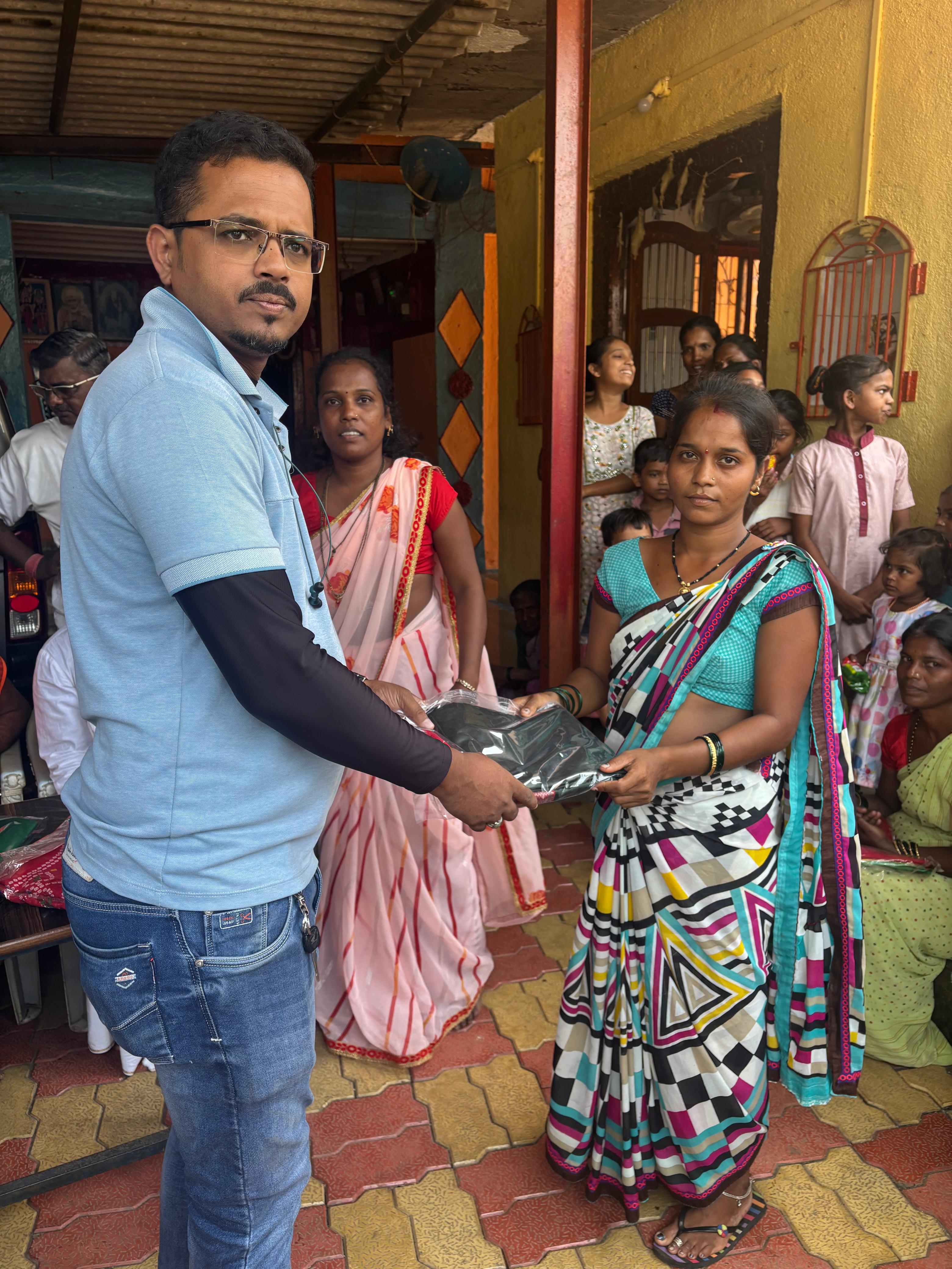 नवरात्री उत्सव : २०२५ -आदीवासी पाडयावर - साडया वाटप , करंजोन ,तिल्हेर पल्लीपाडा,पारोळ-डोंगरीपाडा 