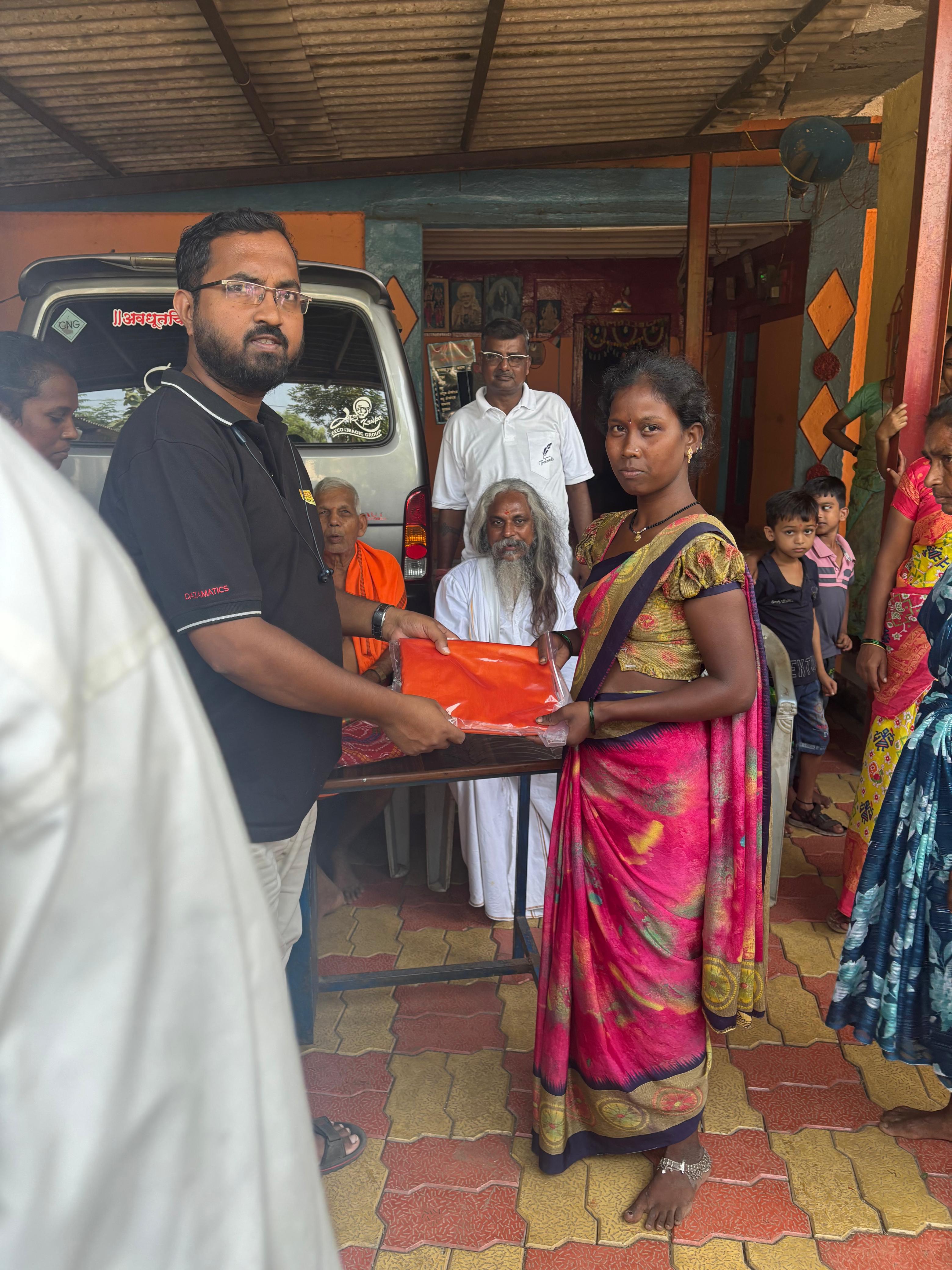 नवरात्री उत्सव : २०२५ -आदीवासी पाडयावर - साडया वाटप , करंजोन ,तिल्हेर पल्लीपाडा,पारोळ-डोंगरीपाडा 