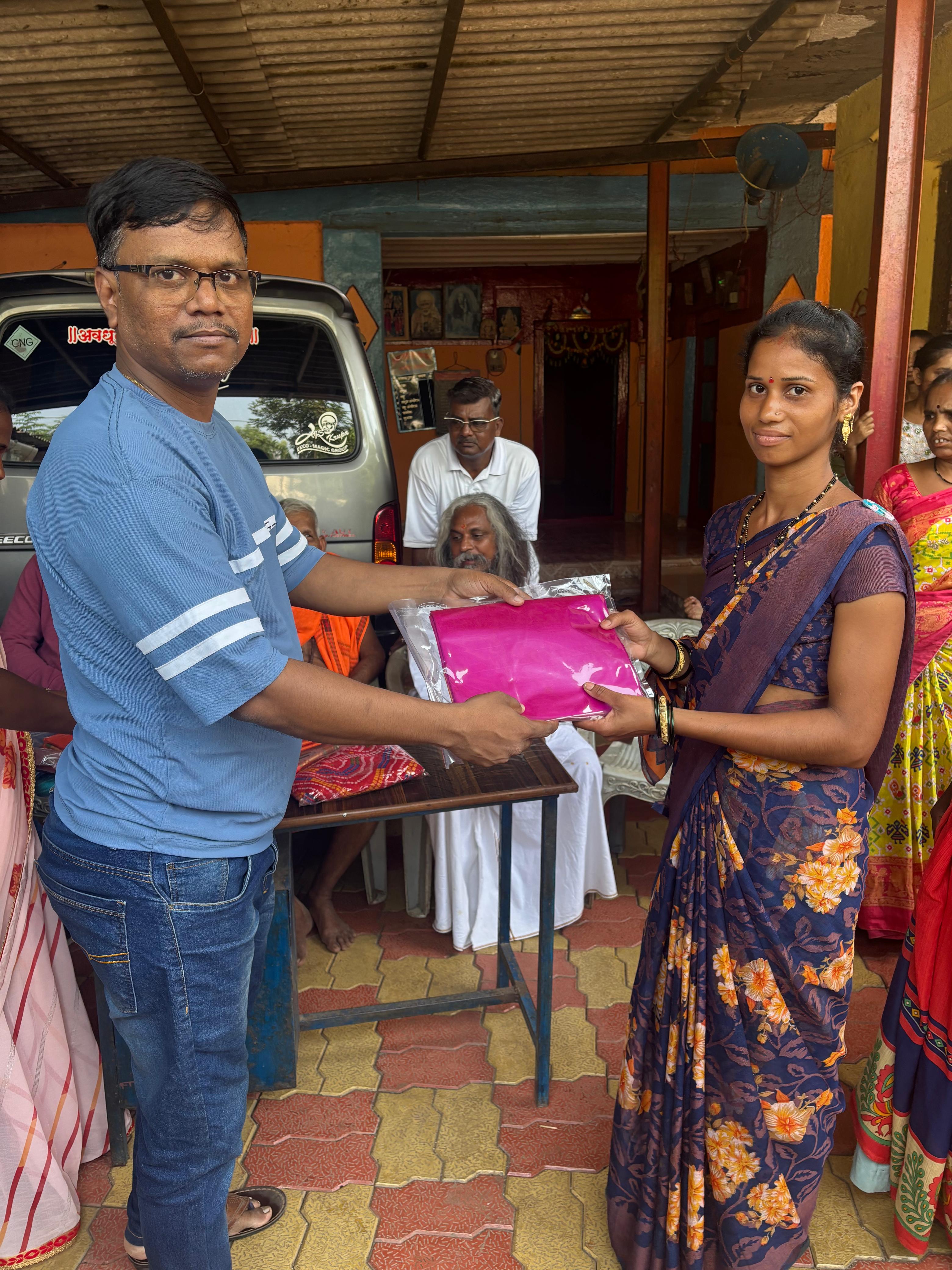 नवरात्री उत्सव : २०२५ -आदीवासी पाडयावर - साडया वाटप , करंजोन ,तिल्हेर पल्लीपाडा,पारोळ-डोंगरीपाडा 