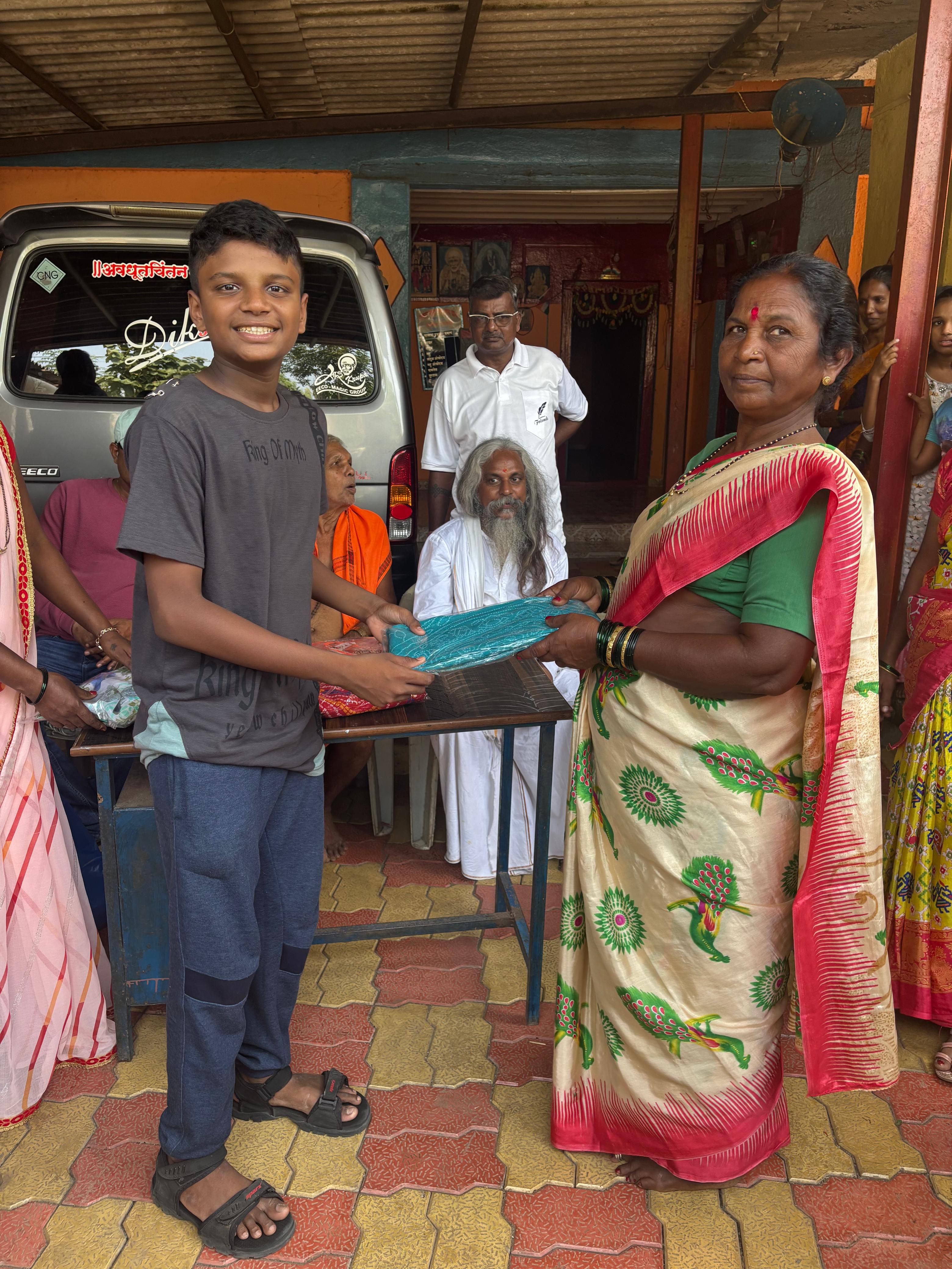 नवरात्री उत्सव : २०२५ -आदीवासी पाडयावर - साडया वाटप , करंजोन ,तिल्हेर पल्लीपाडा,पारोळ-डोंगरीपाडा 