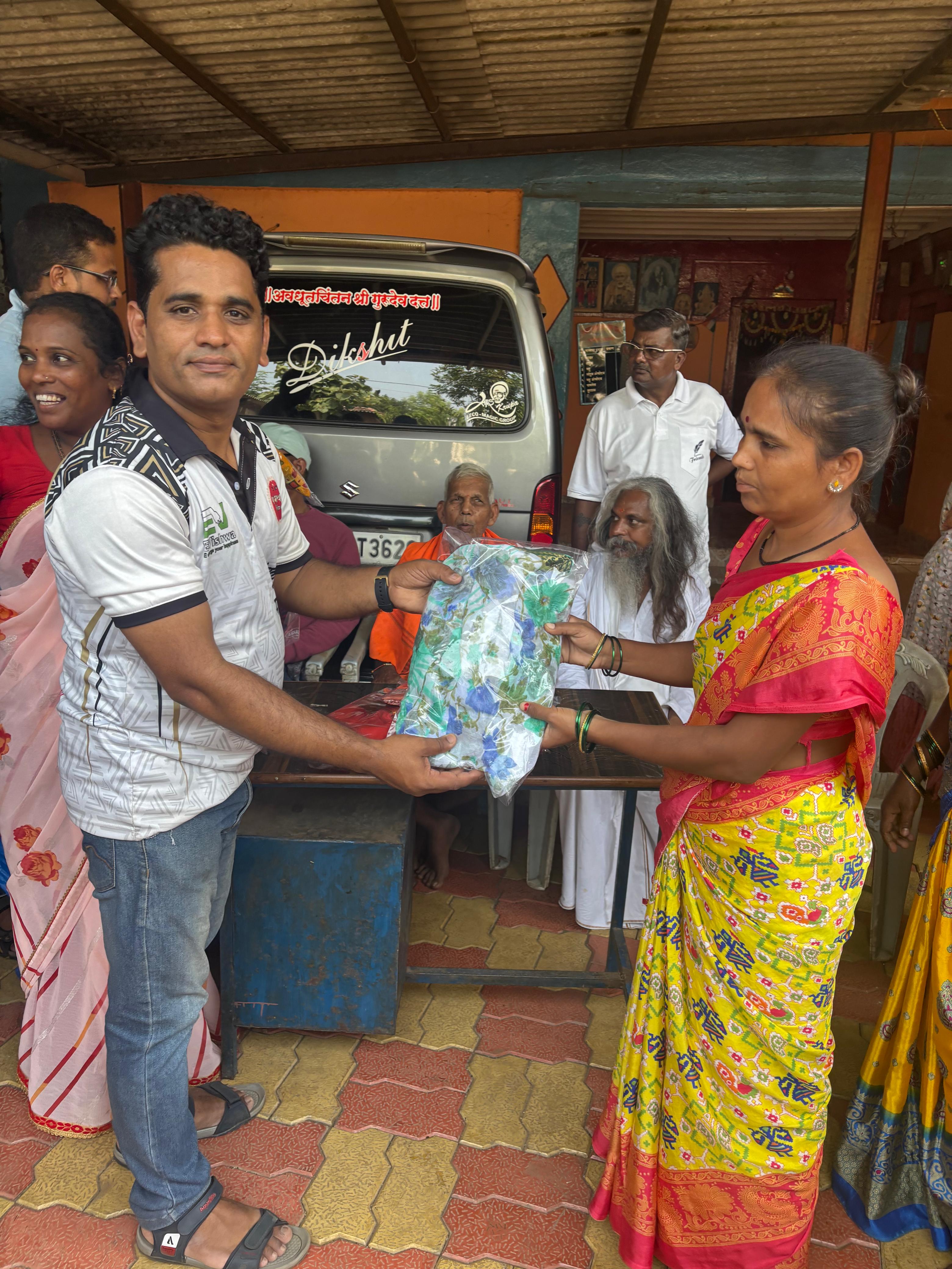 नवरात्री उत्सव : २०२५ -आदीवासी पाडयावर - साडया वाटप , करंजोन ,तिल्हेर पल्लीपाडा,पारोळ-डोंगरीपाडा 