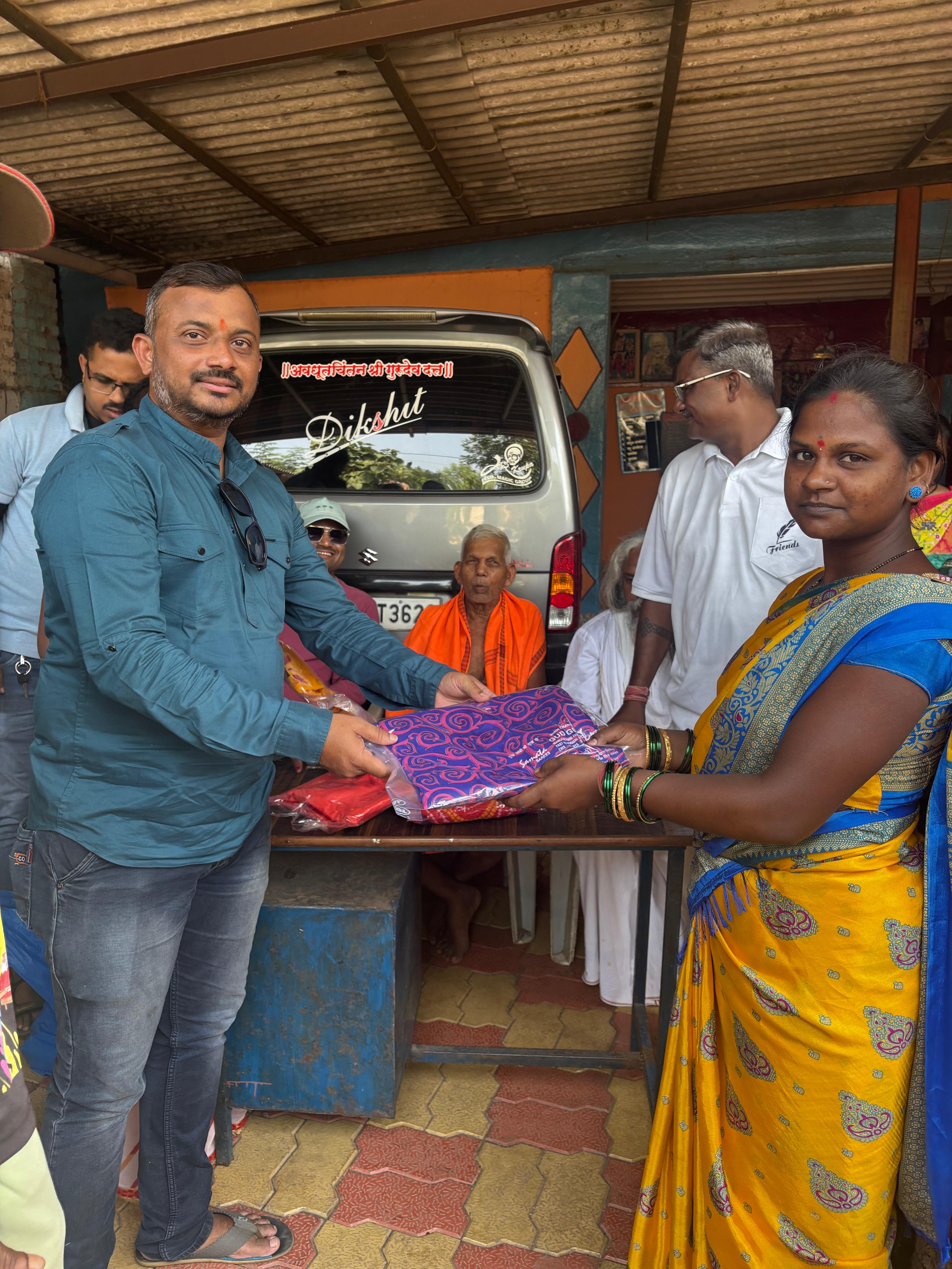 नवरात्री उत्सव : २०२५ -आदीवासी पाडयावर - साडया वाटप , करंजोन ,तिल्हेर पल्लीपाडा,पारोळ-डोंगरीपाडा 