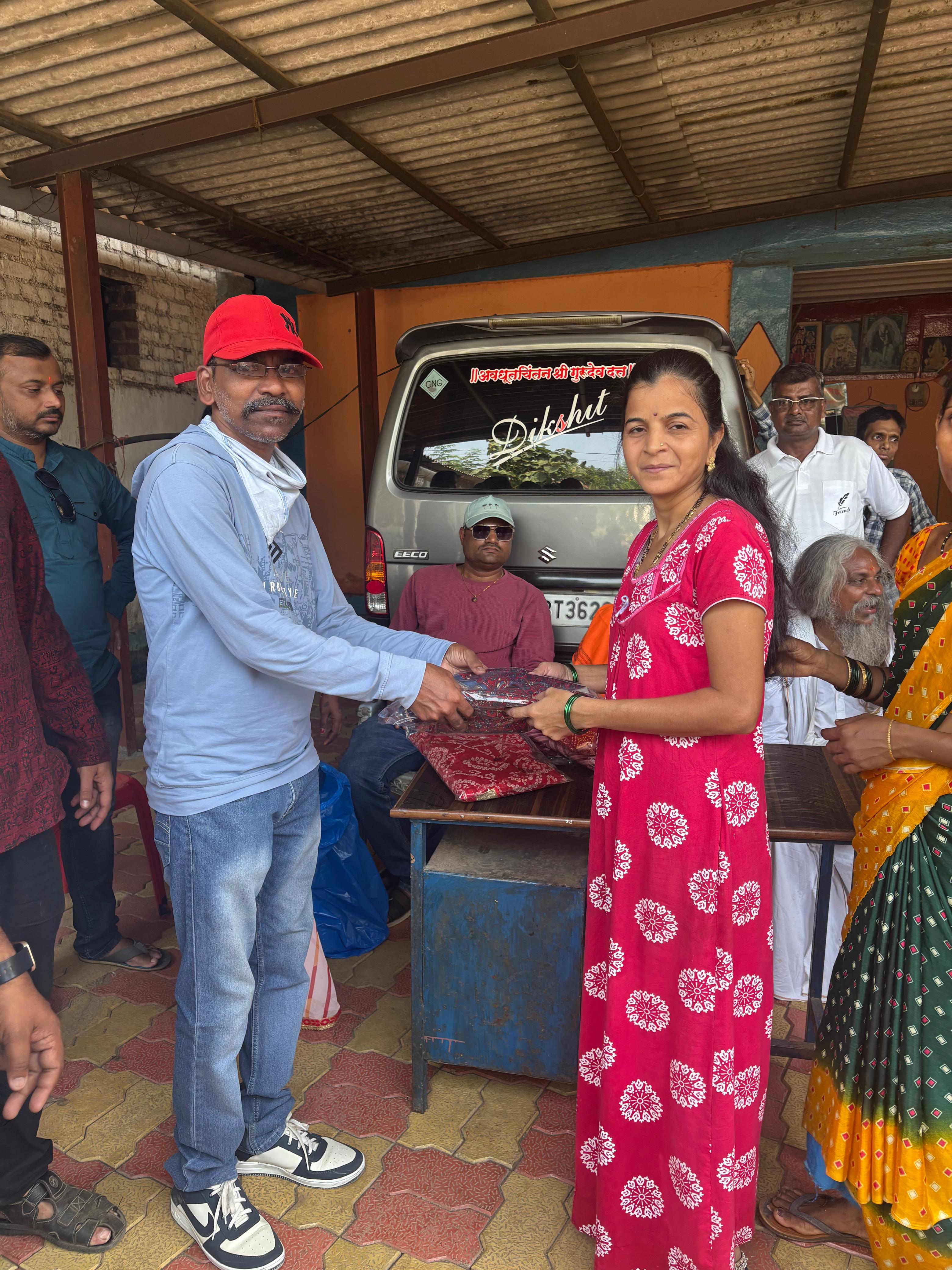 नवरात्री उत्सव : २०२५ -आदीवासी पाडयावर - साडया वाटप , करंजोन ,तिल्हेर पल्लीपाडा,पारोळ-डोंगरीपाडा 