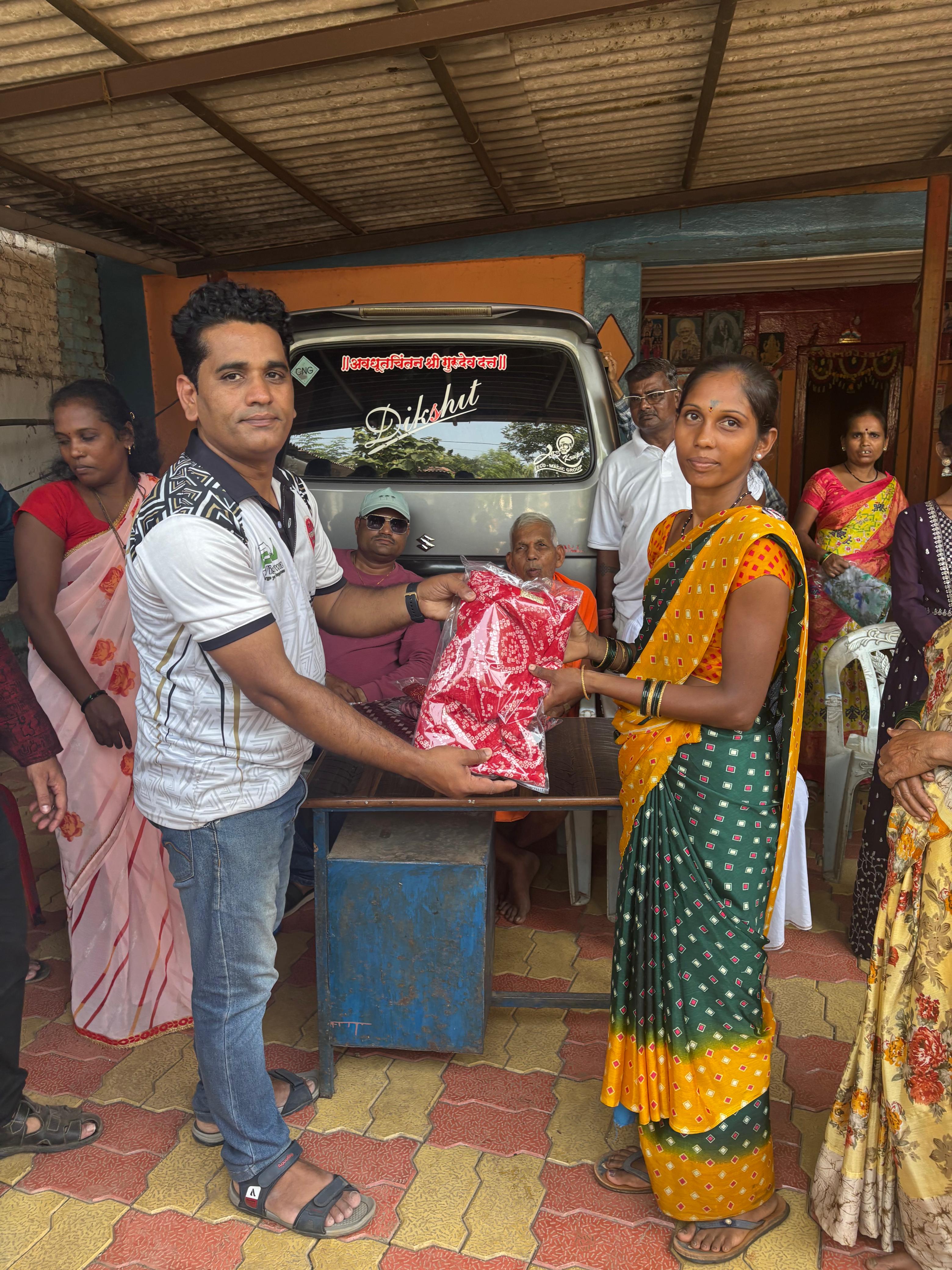 नवरात्री उत्सव : २०२५ -आदीवासी पाडयावर - साडया वाटप , करंजोन ,तिल्हेर पल्लीपाडा,पारोळ-डोंगरीपाडा 