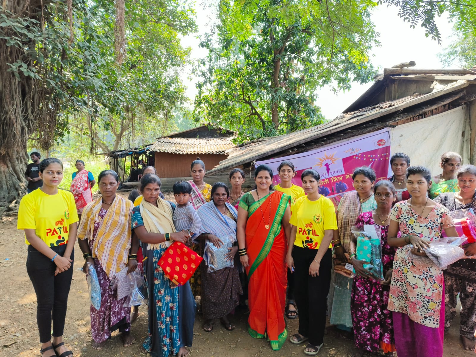 नवरात्री उत्सव : २०२५ - पदमावती मित्र मंडळ आणि माया फाऊंडेशन संयुक्त उपक्रम आदीवासी पाडयावर - साडया लहान मुलां-मुलींना ड्रेस-शालये बॅग वाटप ( करंजोन ,तिल्हेर पल्लीपाडा,पारोळ-डोंगरीपाडा ) 