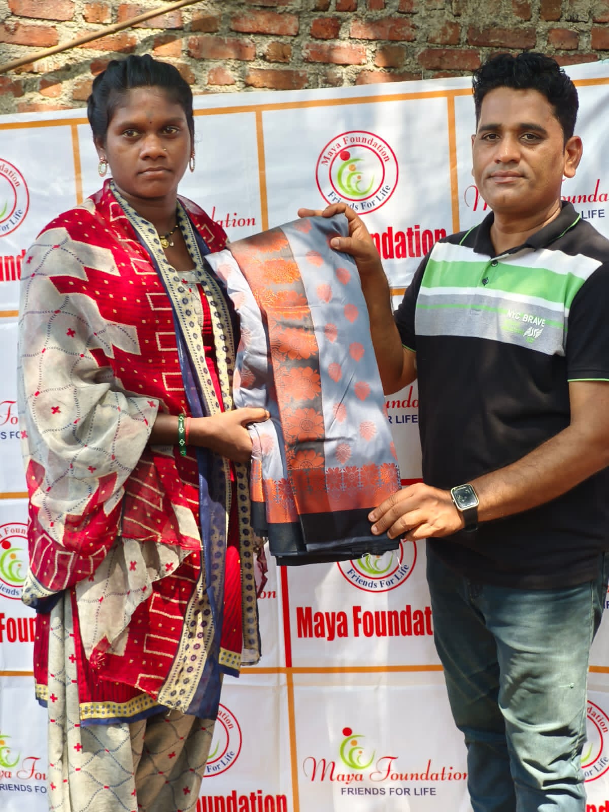 नवरात्री उत्सव : २०२५ - पदमावती मित्र मंडळ आणि माया फाऊंडेशन संयुक्त उपक्रम आदीवासी पाडयावर - साडया लहान मुलां-मुलींना ड्रेस-शालये बॅग वाटप ( करंजोन ,तिल्हेर पल्लीपाडा,पारोळ-डोंगरीपाडा ) 