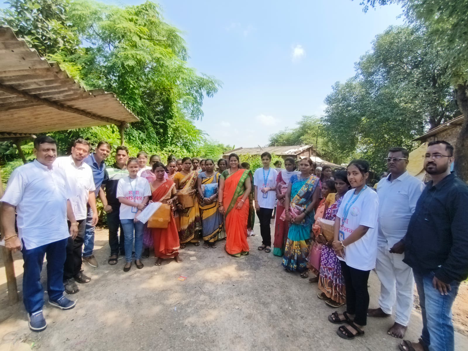 नवरात्री उत्सव : २०२५ - पदमावती मित्र मंडळ आणि माया फाऊंडेशन संयुक्त उपक्रम आदीवासी पाडयावर - साडया लहान मुलां-मुलींना ड्रेस-शालये बॅग वाटप ( करंजोन ,तिल्हेर पल्लीपाडा,पारोळ-डोंगरीपाडा ) 