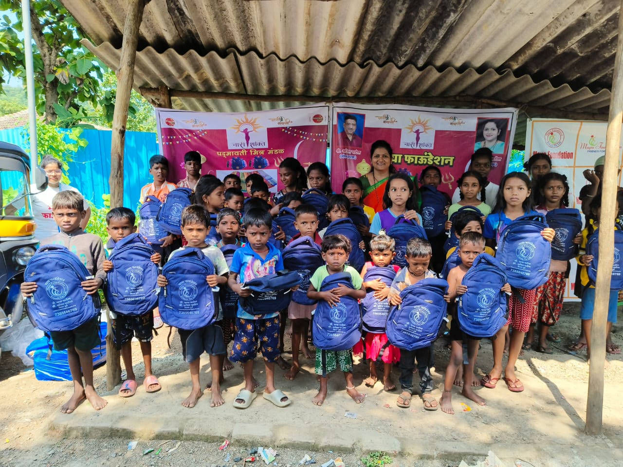 नवरात्री उत्सव : २०२५ - पदमावती मित्र मंडळ आणि माया फाऊंडेशन संयुक्त उपक्रम आदीवासी पाडयावर - साडया लहान मुलां-मुलींना ड्रेस-शालये बॅग वाटप ( करंजोन ,तिल्हेर पल्लीपाडा,पारोळ-डोंगरीपाडा ) 